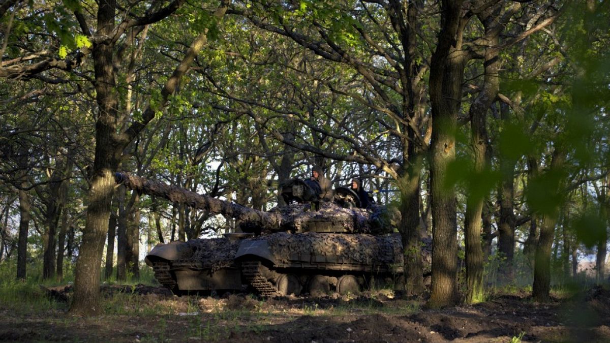 دبابة للجيش الأوكراني في باخموت