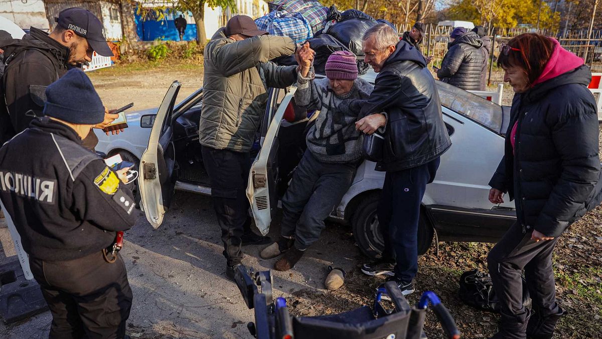 Ukrayna’nın liman kenti Berdyansk’dan tahliye edilen siviller