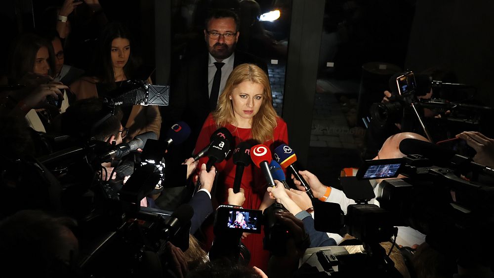 Slovenský prezident po mesiacoch krízy vymenúva „nestranícku“ vládu