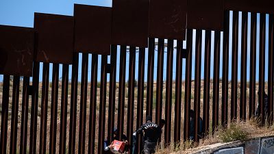 الجدار الحدودي بين المكسيك والولايات المتحدة