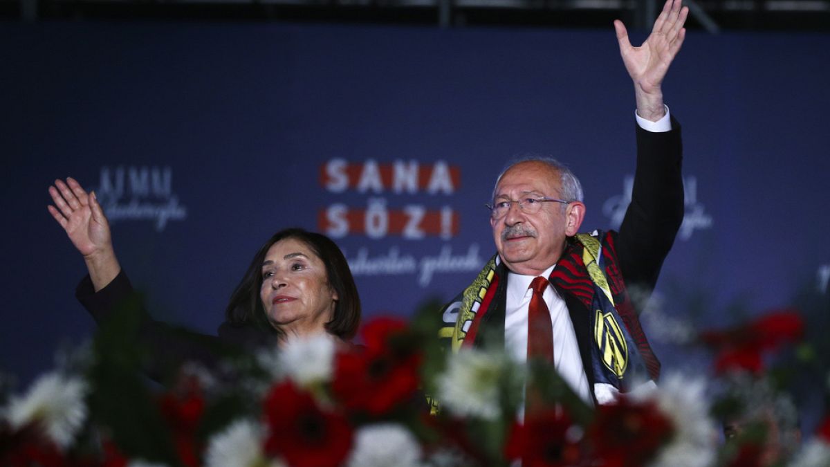Kemal Kılıçdaroğlu feleségével kampánykörútján Ankarában