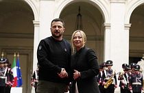 Presidente da Ucrânia, Volodymyz Zelenskyy com a Primeira-ministra italiana, Giorgia Meloni em Roma, Itália