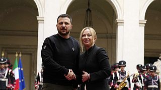 Volodimir Zelenszkij és Giorgia Meloni
