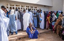 موريتانيون أمام مكاتب التصويت