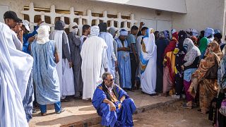 موريتانيون أمام مكاتب التصويت