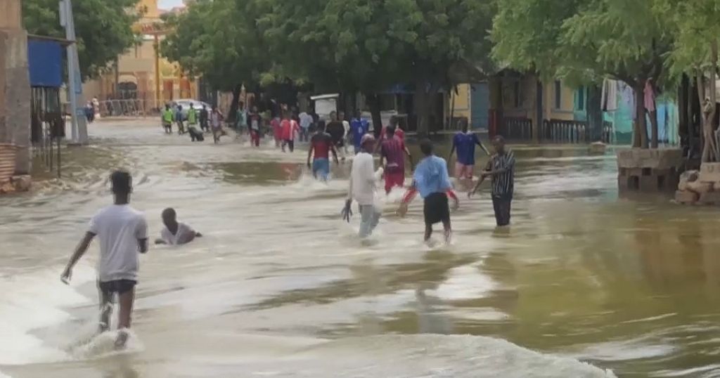 Hundreds of thousands displaced following flash flooding in Somalia