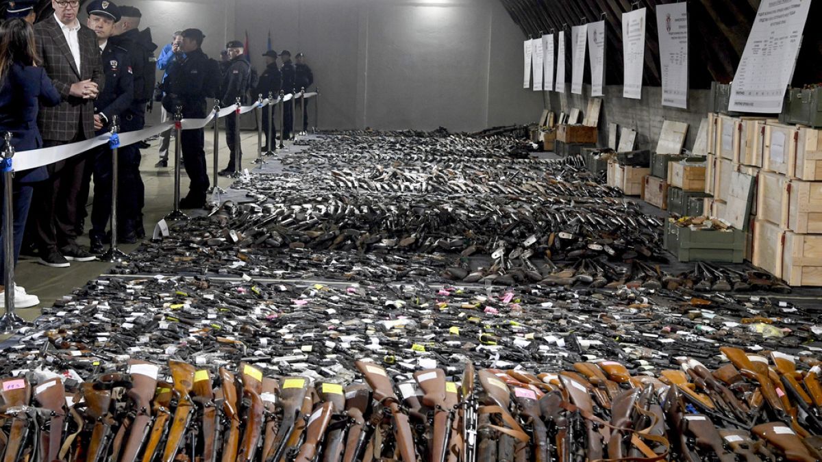 Sırbistan'da 13 bin 500 silah yetkililere teslim edildi