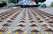 102 adet pakete yerleştirilen üç ton kokain Kolombiyalı yetkililerce ele geçirildi