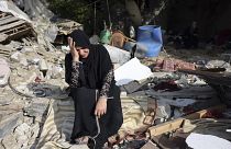 Женщина у своего разрушенного дома в секторе Газа, 14 мая 2023 г.