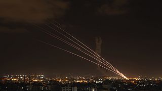 Los sistemas de defensa israelíes bloquean ataques desde Gaza. 