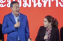 El candidato a primer ministro del partido Pheu Thai, Srettha Thavisin junto a Paetongtarn Shinawarta. 