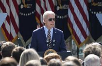 الرئيس الأمريكي جو بايدن يتحدث عن الجهود التي اتخذتها إدارته في حديقة الورود بالبيت الأبيض في واشنطن، الخميس 11 مايو 2023