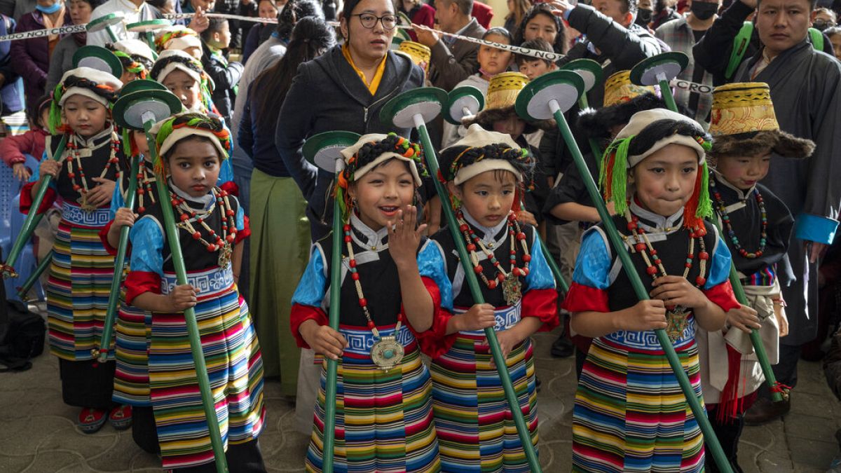 أطفال من التبت