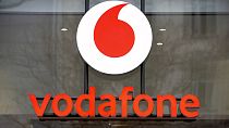 Il logo del marchio Vodafone in uno dei suoi negozi al dettaglio a Berlino, in Germania. Martedì 1 febbraio 2022. 
