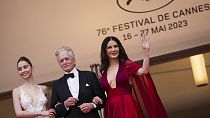 Michael Douglas, Catherine Zeta-Jones et Carys Zeta sur les marches du Palais des festivals, Cannes, le 16 mai 2023