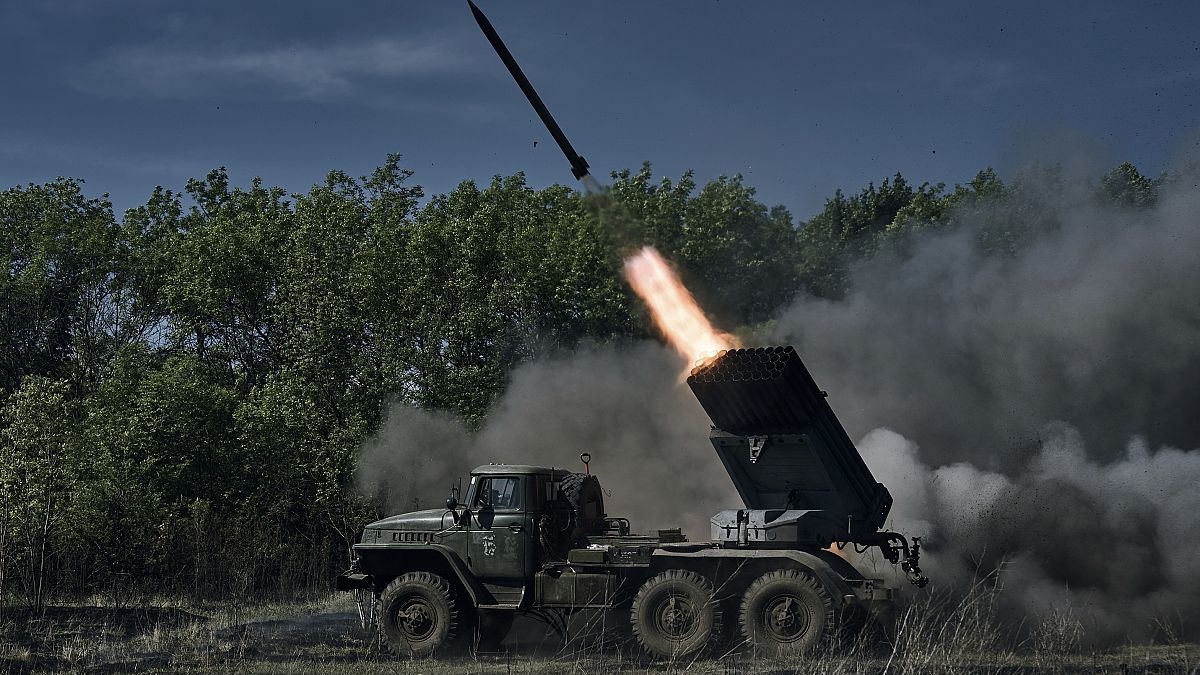 صور راجمة صواريخ أوكرانية قرب باخموت/ فيديو عبر الأقمار الاصطناعية يظهر حجم الدمار في باخموت بتاريخ 8 و15 أيار/مايو 2023