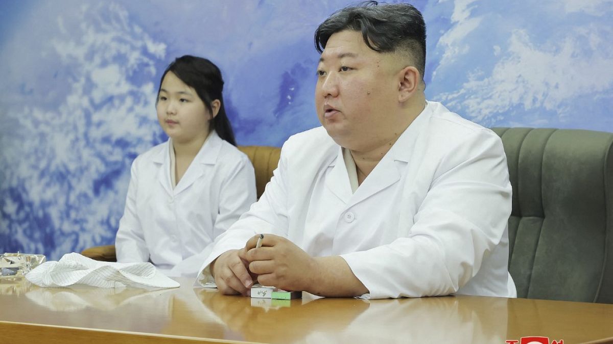 الزعيم الكوري الشمالي رفقة ابنته