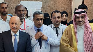 السفير السعودي لدى اليمن محمد آل جابر خلال زيارته إلى عدن