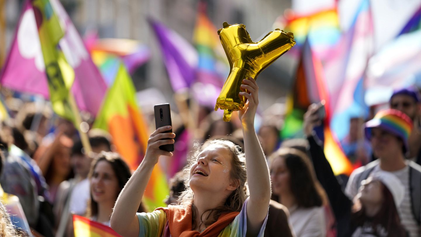 Обратные течения: в Европе у ЛГБТ+ всё больше прав, но гомофобии тоже  становится больше | Euronews