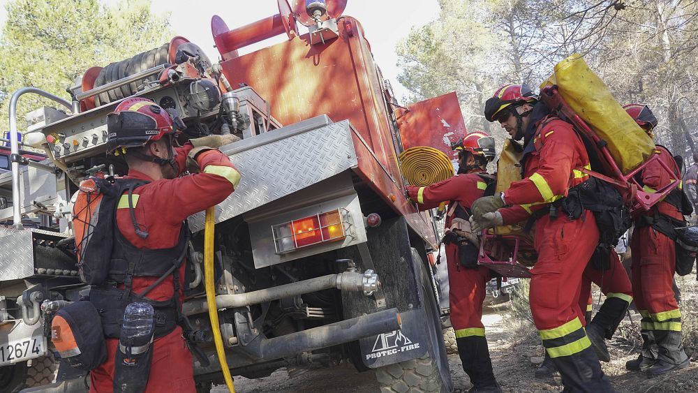 Watch Spanish firefighters try to minimise summer wildfires
