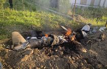 Restos de un cohete ruso derribado por la defensa antiaérea ucraniana en Kiev