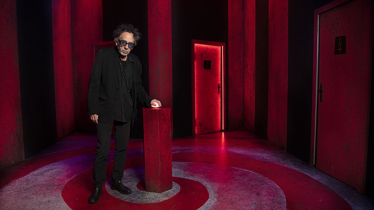 Tim Burton heißt Sie in seinem Labyrinth willkommen. Sind Sie bereit, eine Tür zu wählen?   