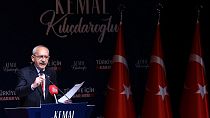 رئيس المعارضة التركية كمال كيليتشدار أوغلو يتحدث في مؤتمر صحفي في أنقرة، 18 مايو 2023،