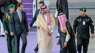 В аэропорту Джидды Башара Асада встретил саудовский принц Бадр бин Султан, заместитель губернатора административного округа Мекка.