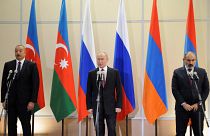 Aserbaidschans Präsident Ilham Alijew, Russlands Präsident Wladimir Putin und Armeniens Ministerpräsident Nikol Paschinjan (v.l.n.r.) in Sotschi, November 2021