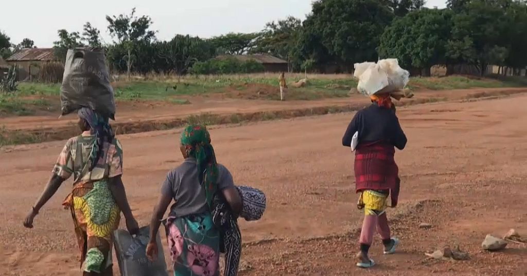 Thousands displaced as death toll climbs in central Nigeria clashes