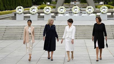 همسر رهبران کشورهای گروه هفت، به ترتیب از چپ به راست: بریتانیا، آمریکا، ژاپن و آلمان