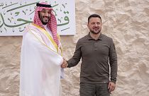 Mohammed bin Salman cumprimenta Volodymyr Zelenskyy