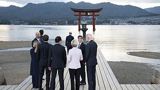 G7-Familienfoto am historischen Itsukushima Schrein in Hiroshima