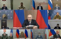 Vlagyimir Putyin videóhívásban beszél régiós vezetőkkel