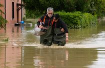 Des habitants contraints de quitter leur domicile suite aux inondations, en Emilie-Romagne, Italie.