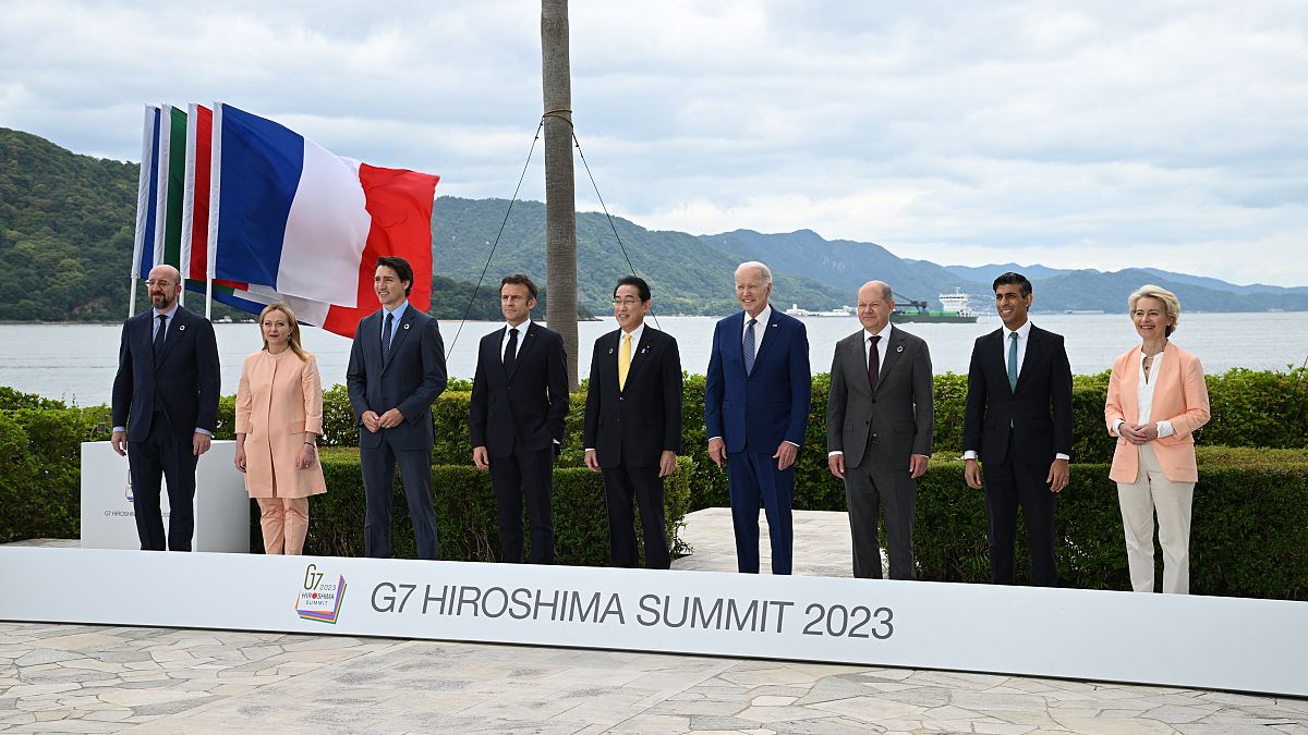 Csoportkép a G7 háromnapos hirosimai csúcstalálkozójának második napján, 2023. május 20-án.