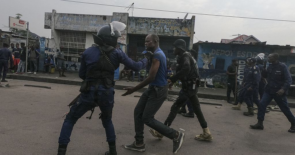 DRC: Police clash with opposition protesters in Kinshasa