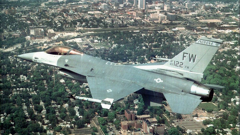 A Hét Fegyvere: az F16-os vadászbombázó