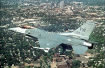 Egy F16 repül Fort Wayne felett (USA, Indiana)