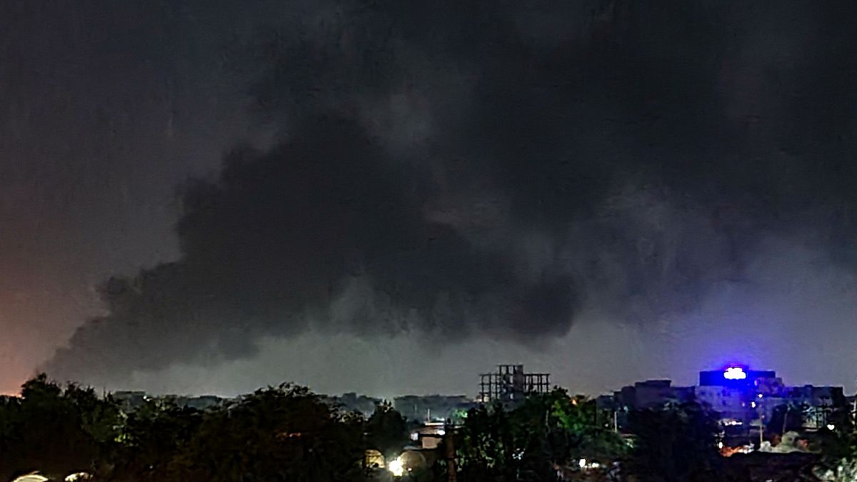 دخان في سماء العاصمة السودانية الخرطوم. 2023/05/19
