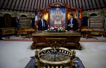 الرئيس المنغولي أوخنانغين خورلسوخ يستقبل نظيره الفرنسي إيمانويل ماكرون 
