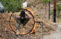 مقاتل من حزب الله يجري تدريبات في جنوب لبنان. 2023/05/21