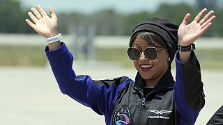 Rayyanah Barnawi szaúd-arábiai űrhajósnő a floridai Cape Canaveralban lévő Kennedy Űrközpontban a 2023. május 21-én,