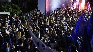 رئيس الوزراء اليوناني وزعيم الديمقراطية الجديدة كيرياكوس ميتسوتاكيس، يخاطب أنصاره في مقر حزبه في أثينا، اليونان، الأحد، 21 مايو ، 2023.