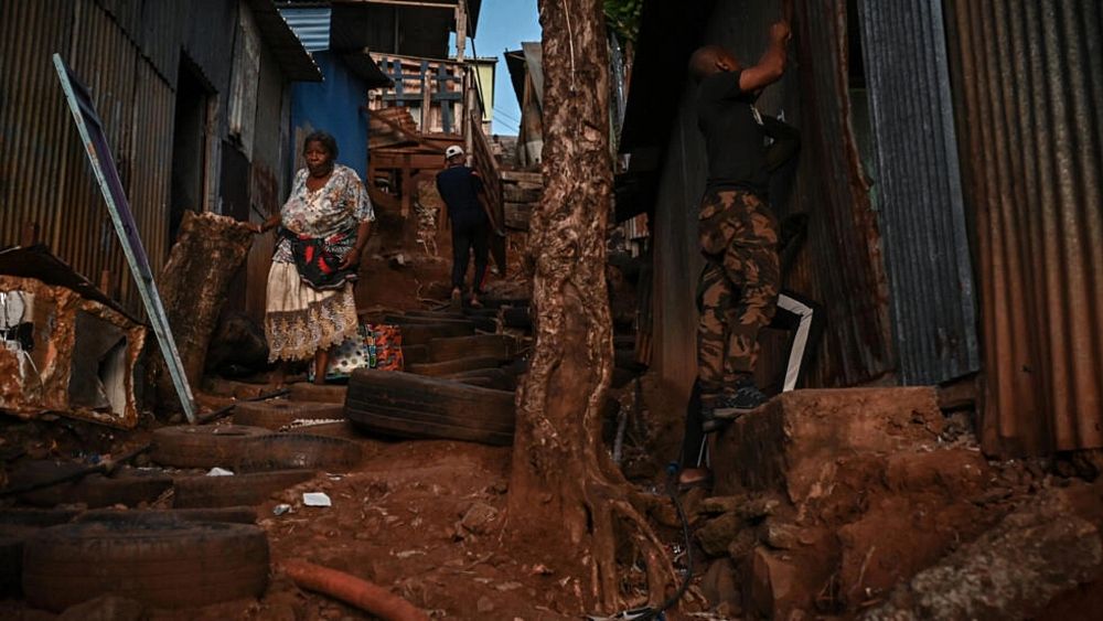 La Francia inizia a demolire i bassifondi dell’isola di Mayotte