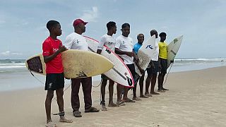 Nigeria : le surf fait des vagues à Tarkwa Bay