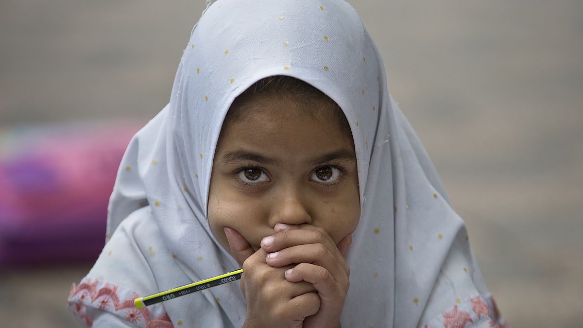 فتاة في مدرسة في إسلام أباد، باكستان, 2018.