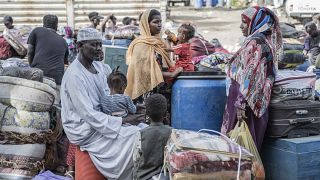  لاجئون من السودان على حدود إثيوبيا. 