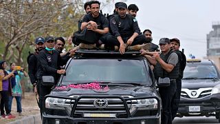 Имран Хан под охраной следует в суд, Исламабад, 23 мая 2023 года. 