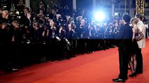 A pose dos atores no tapete vermelho de Cannes